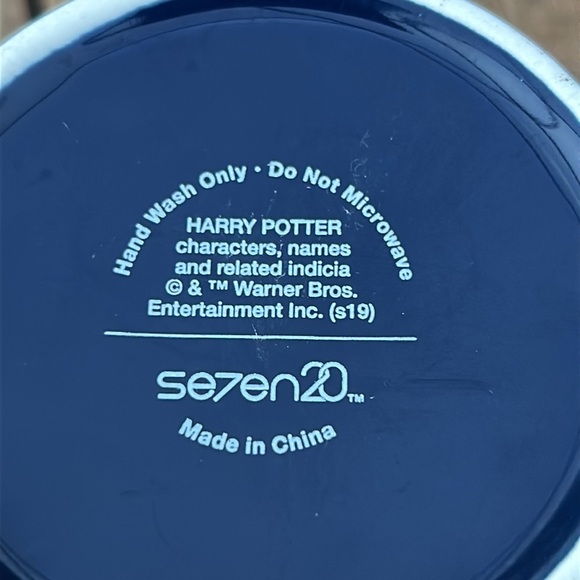 Harry Potter The Golden Snitch Christmas Mug - Picture 5 of 6